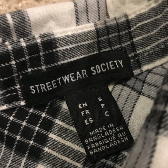 Streetwear Society Boxy Cropped Plaid Button Down Shirt - Picture 10 of 16